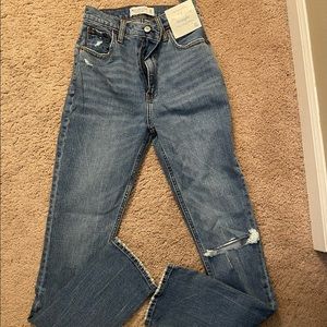 A&F 90s Slim Straight Ultra High Rise Jeans